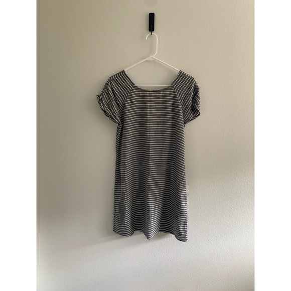 Roxy Dresses & Skirts - Roxy • Casual Charcoal Stripe Shift‎ Dress